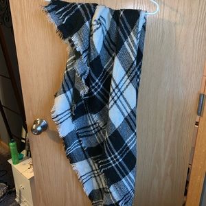 Black & White blanket scarf